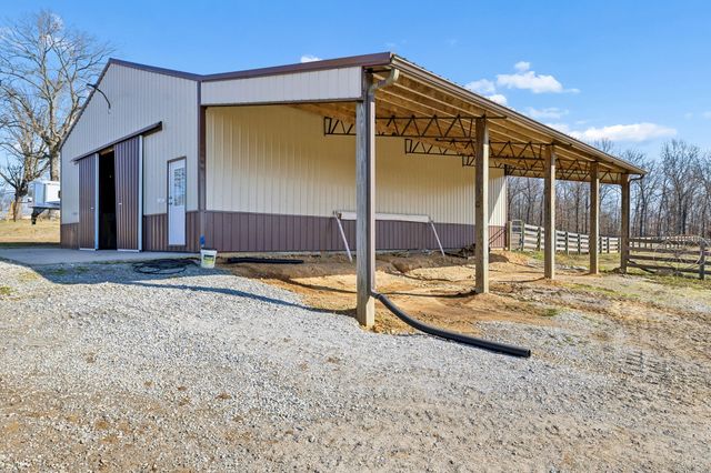 155 W Piney Rd, Dickson, TN 37055