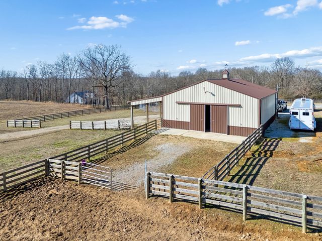 155 W Piney Rd, Dickson, TN 37055