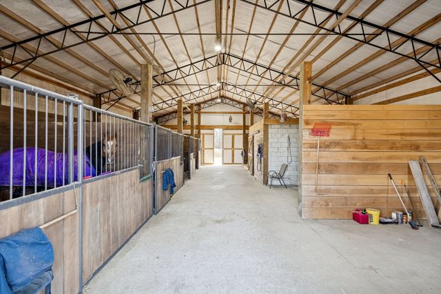 155 W Piney Rd, Dickson, TN 37055