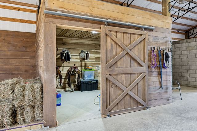 155 W Piney Rd, Dickson, TN 37055