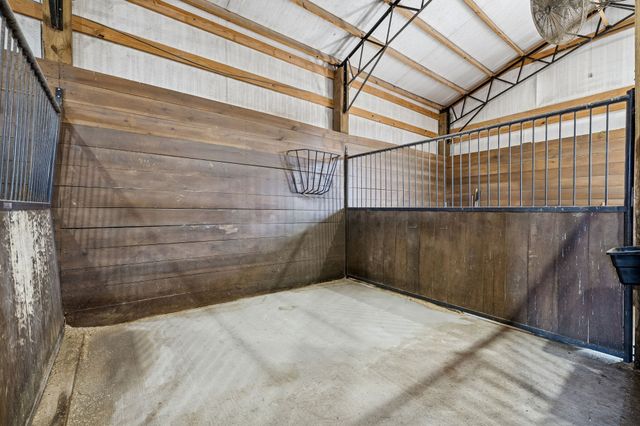 155 W Piney Rd, Dickson, TN 37055