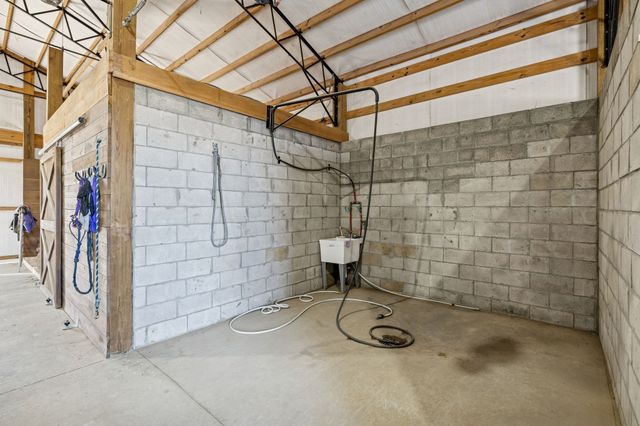 155 W Piney Rd, Dickson, TN 37055