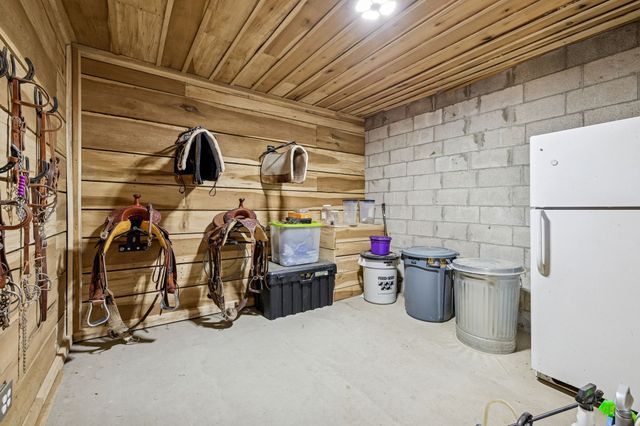 155 W Piney Rd, Dickson, TN 37055