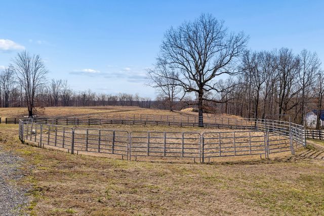 155 W Piney Rd, Dickson, TN 37055