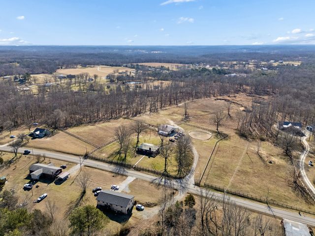 155 W Piney Rd, Dickson, TN 37055
