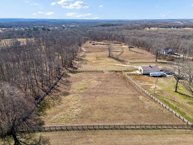 155 W Piney Rd, Dickson, TN 37055