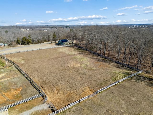 155 W Piney Rd, Dickson, TN 37055