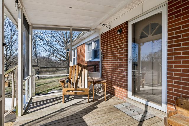 155 W Piney Rd, Dickson, TN 37055