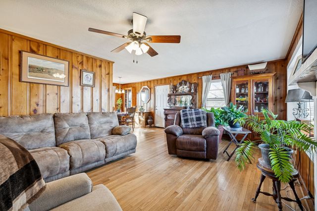 155 W Piney Rd, Dickson, TN 37055