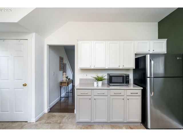 721 Ne ROSELAWN St, Portland, OR 97211