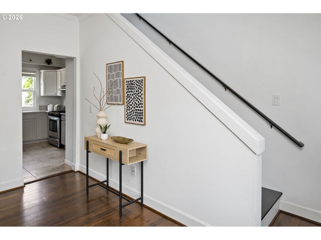 721 Ne ROSELAWN St, Portland, OR 97211