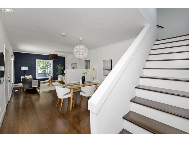 721 Ne ROSELAWN St, Portland, OR 97211