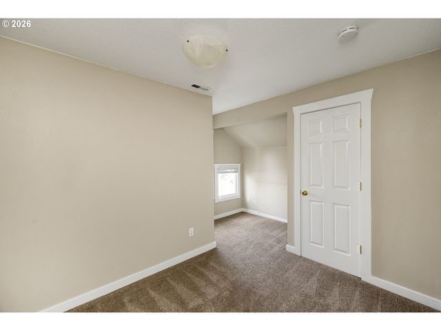 721 Ne ROSELAWN St, Portland, OR 97211