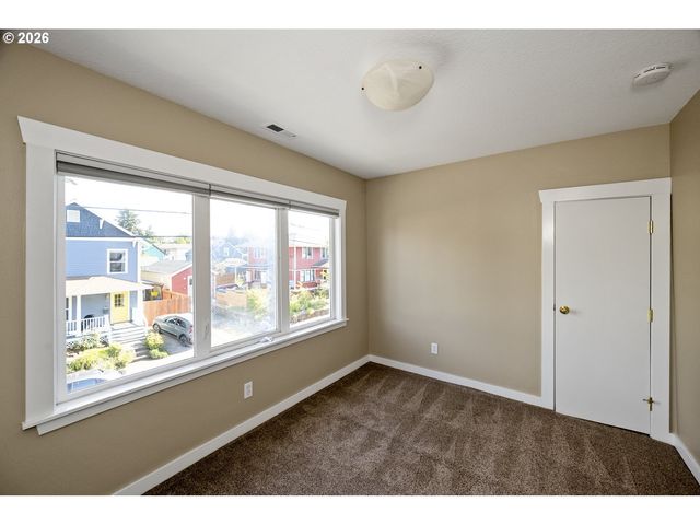 721 Ne ROSELAWN St, Portland, OR 97211