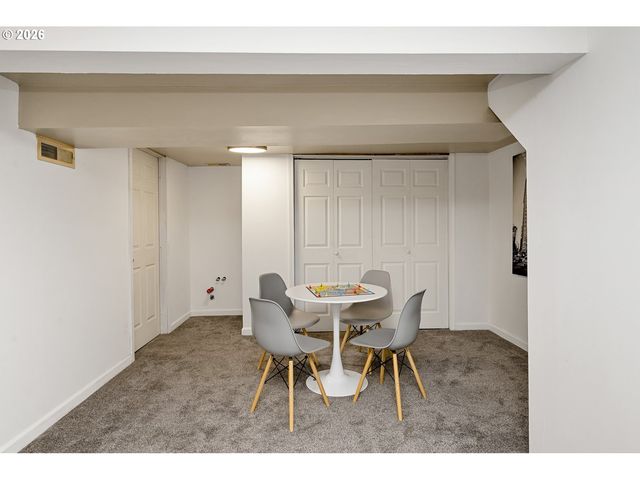 721 Ne ROSELAWN St, Portland, OR 97211