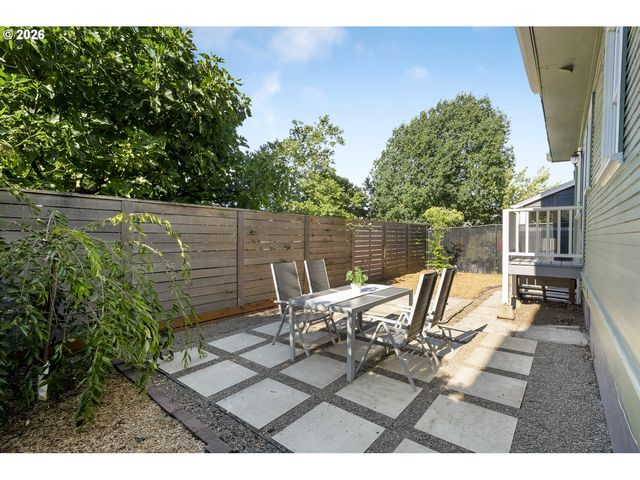 721 Ne ROSELAWN St, Portland, OR 97211