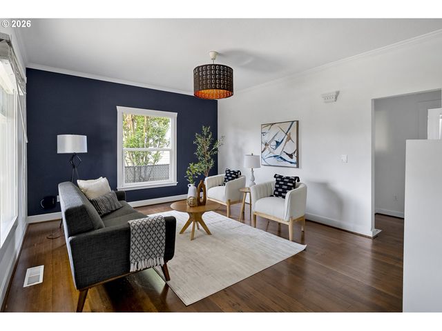 721 Ne ROSELAWN St, Portland, OR 97211