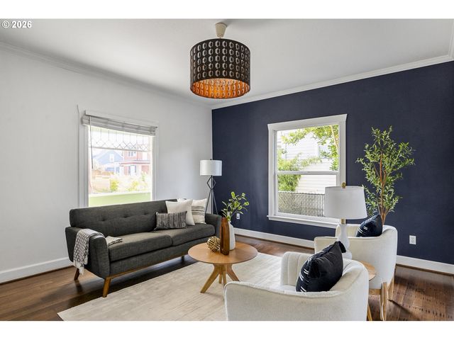 721 Ne ROSELAWN St, Portland, OR 97211