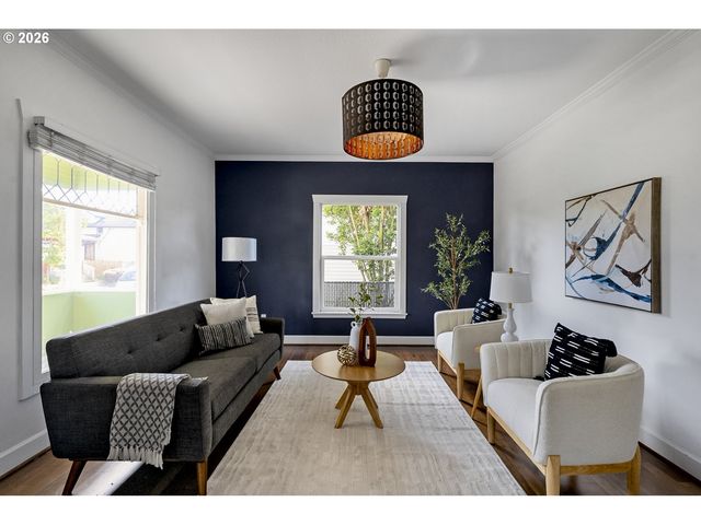 721 Ne ROSELAWN St, Portland, OR 97211