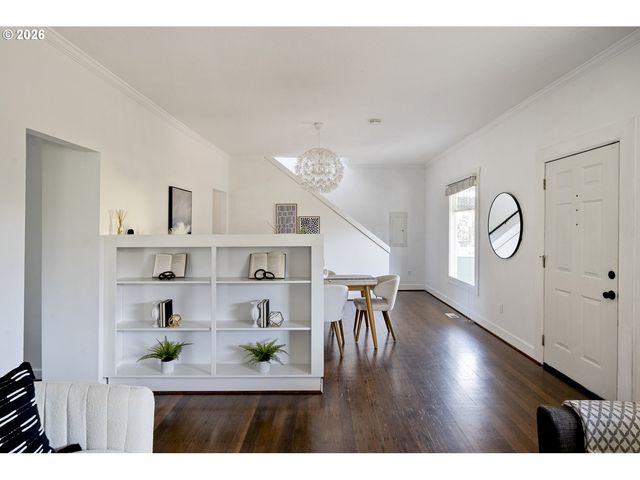 721 Ne ROSELAWN St, Portland, OR 97211