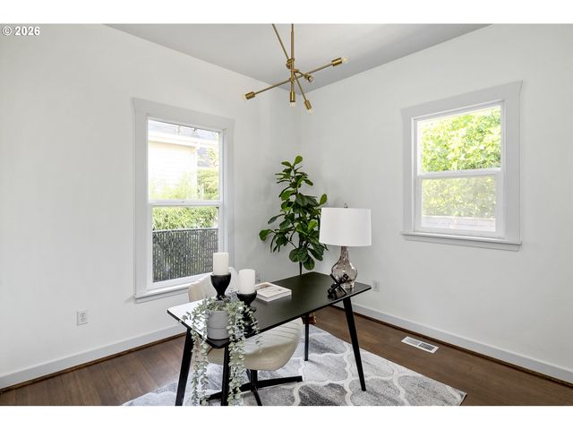 721 Ne ROSELAWN St, Portland, OR 97211