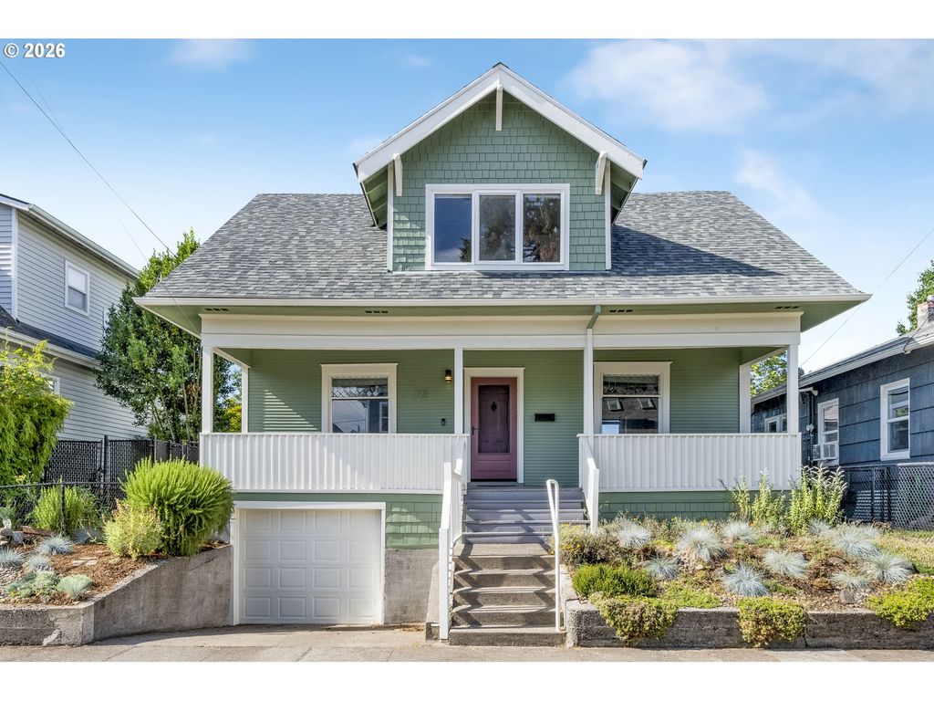 721 Ne ROSELAWN St, Portland, OR 97211