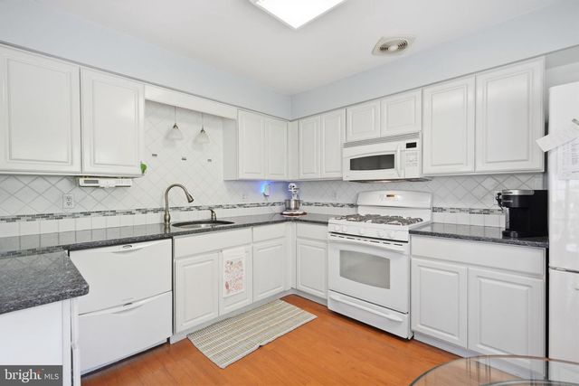 5209 RIVERFRONT DR, Palmyra, NJ 08065