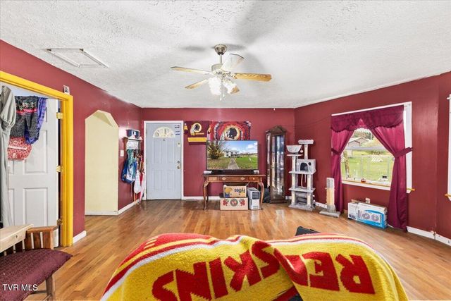 104 Maple Street, Glade Spring, VA 24340