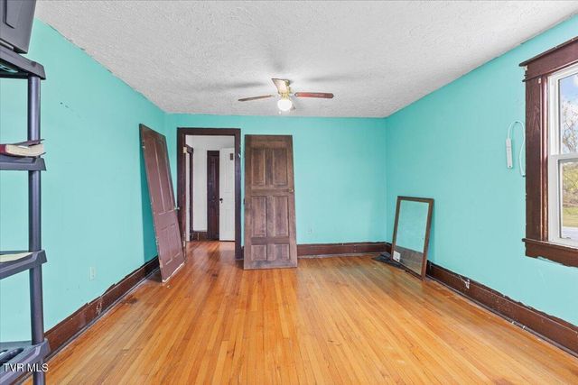 104 Maple Street, Glade Spring, VA 24340