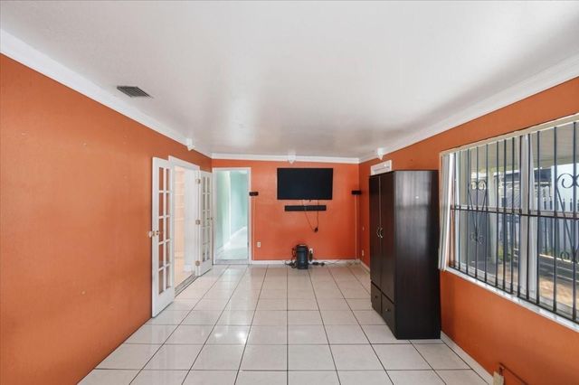 1320 NW 86th St, Miami, FL 33147