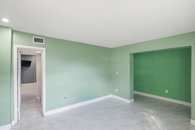 1320 NW 86th St, Miami, FL 33147