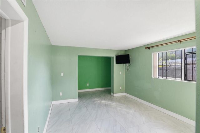 1320 NW 86th St, Miami, FL 33147