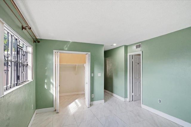 1320 NW 86th St, Miami, FL 33147