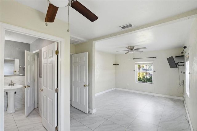 1320 NW 86th St, Miami, FL 33147