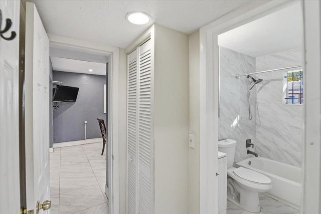 1320 NW 86th St, Miami, FL 33147