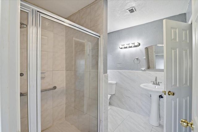 1320 NW 86th St, Miami, FL 33147