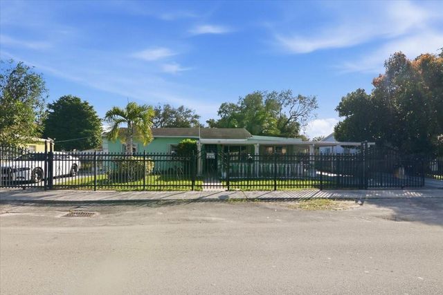 1320 NW 86th St, Miami, FL 33147