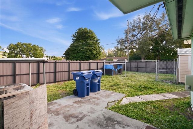 1320 NW 86th St, Miami, FL 33147