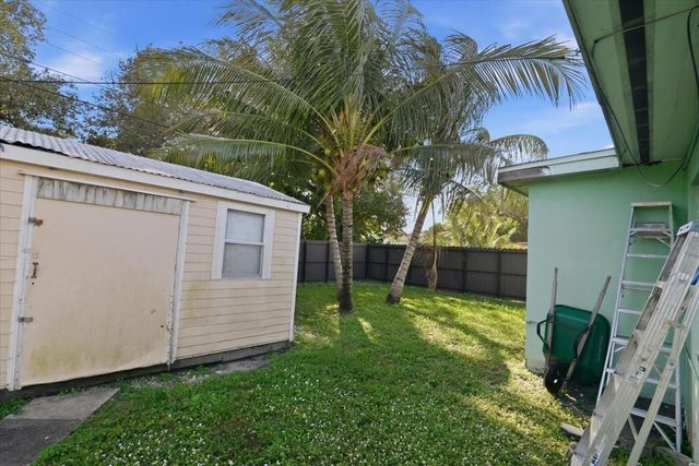 1320 NW 86th St, Miami, FL 33147