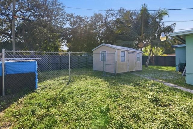 1320 NW 86th St, Miami, FL 33147