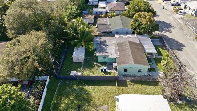 1320 NW 86th St, Miami, FL 33147