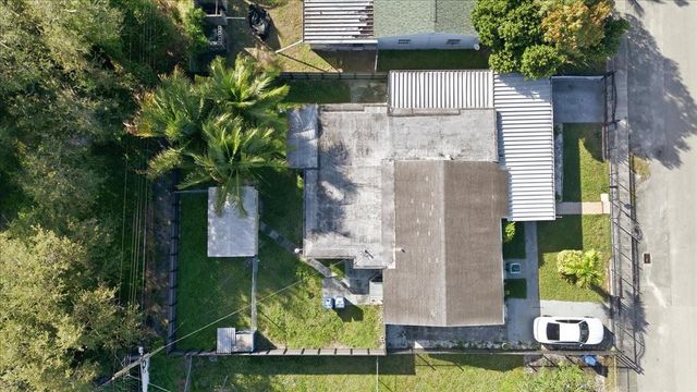 1320 NW 86th St, Miami, FL 33147