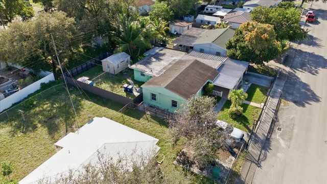 1320 NW 86th St, Miami, FL 33147