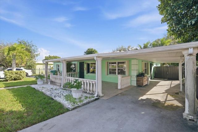 1320 NW 86th St, Miami, FL 33147