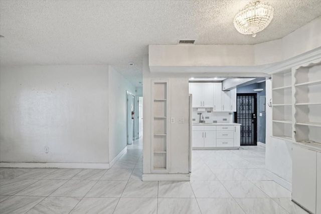 1320 NW 86th St, Miami, FL 33147