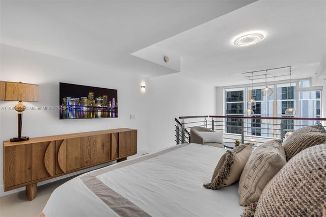 41 SE 5th St 1112, Miami, FL 33131