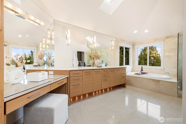 18206 NW Montreux Drive, Issaquah, WA 98027