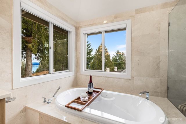 18206 NW Montreux Drive, Issaquah, WA 98027