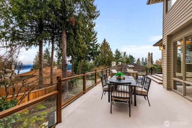 18206 NW Montreux Drive, Issaquah, WA 98027