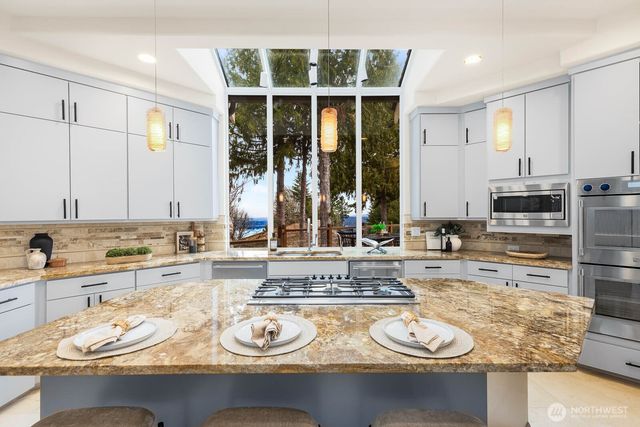 18206 NW Montreux Drive, Issaquah, WA 98027